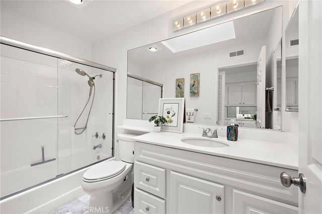 8206 Bridgepoint 206, Huntington Beach, CA 92646