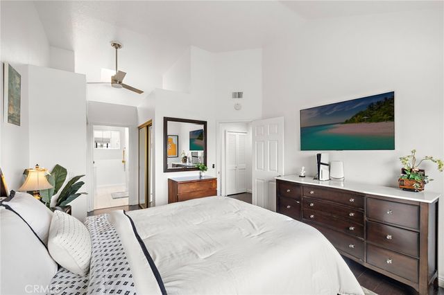 8206 Bridgepoint 206, Huntington Beach, CA 92646