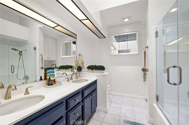 8206 Bridgepoint 206, Huntington Beach, CA 92646