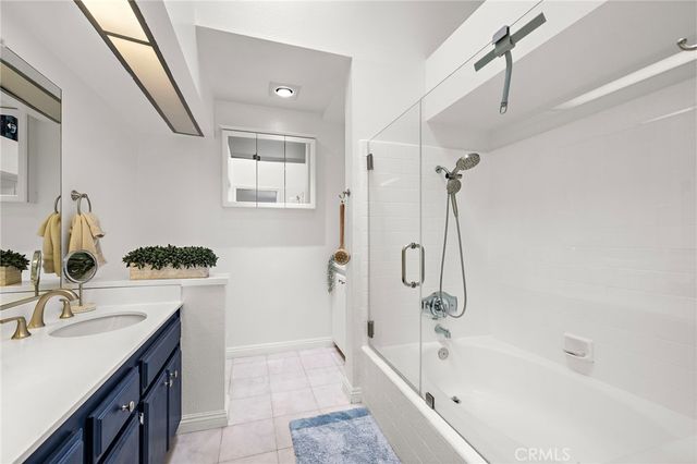 8206 Bridgepoint 206, Huntington Beach, CA 92646