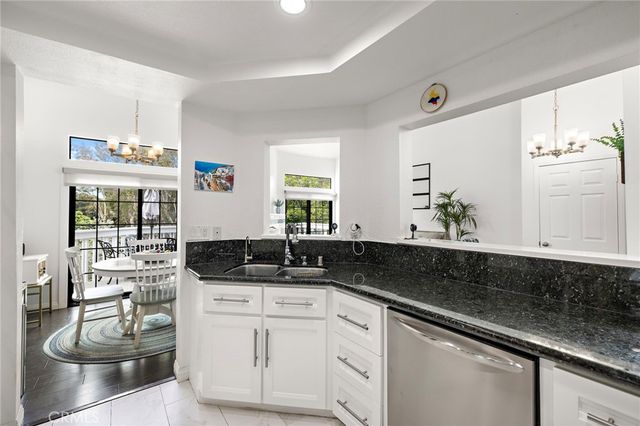 8206 Bridgepoint 206, Huntington Beach, CA 92646