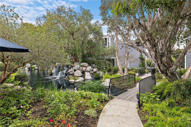 8206 Bridgepoint 206, Huntington Beach, CA 92646