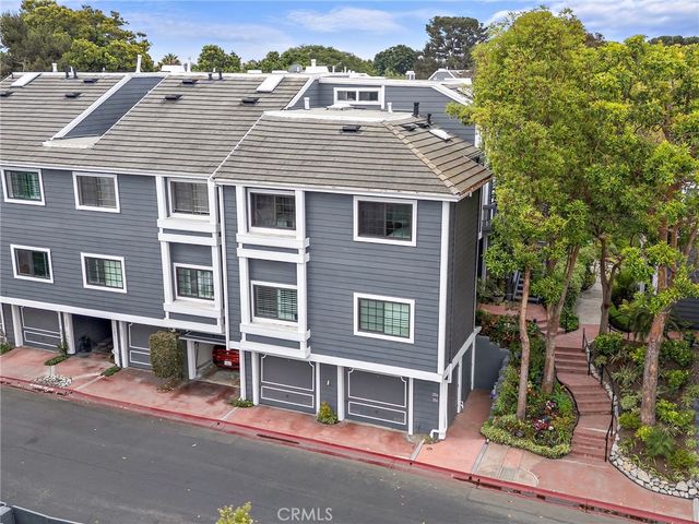 8206 Bridgepoint 206, Huntington Beach, CA 92646