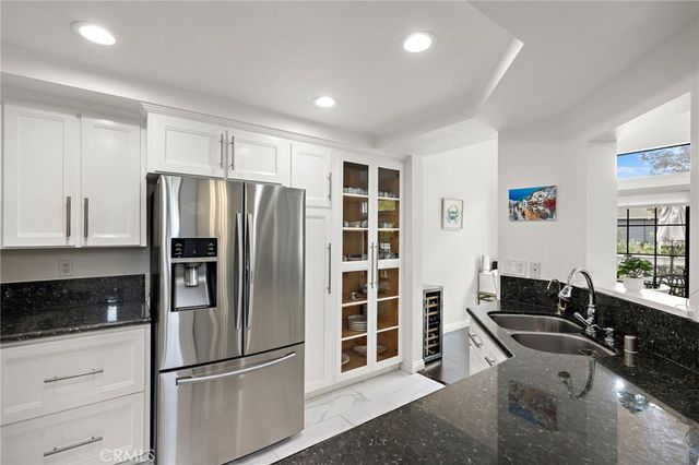 8206 Bridgepoint 206, Huntington Beach, CA 92646