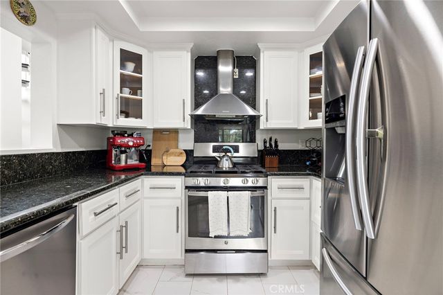 8206 Bridgepoint 206, Huntington Beach, CA 92646