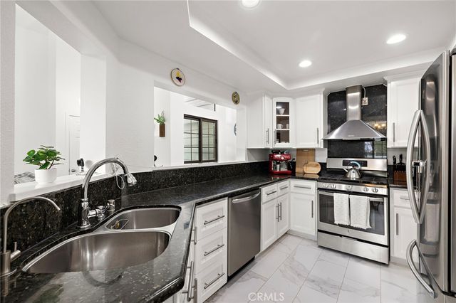 8206 Bridgepoint 206, Huntington Beach, CA 92646