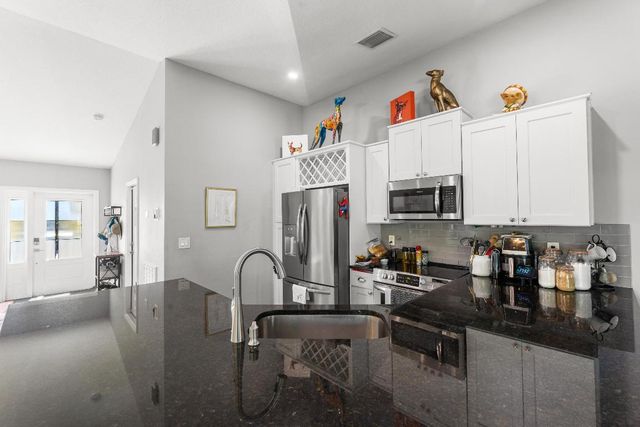 3037 SE Iris Street, Stuart, FL 34997