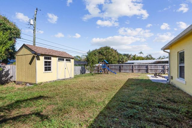 3037 SE Iris Street, Stuart, FL 34997