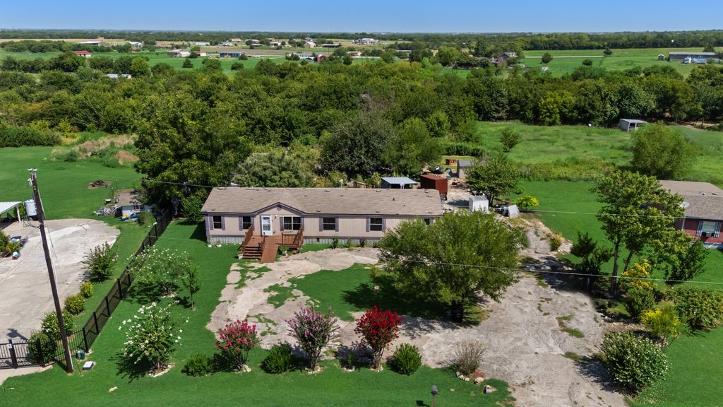 18837 Mona Drive, Nevada, TX 75173