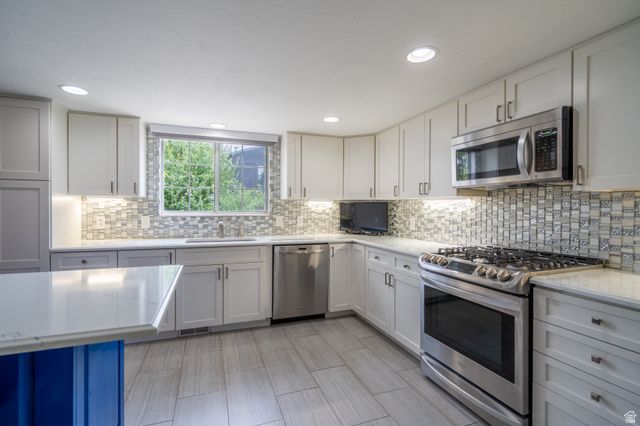 6062 S FONTAINE BLEU DR, Salt Lake City, UT 84121