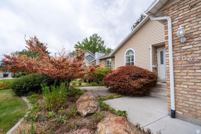 6062 S FONTAINE BLEU DR, Salt Lake City, UT 84121
