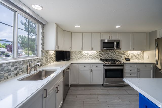 6062 S FONTAINE BLEU DR, Salt Lake City, UT 84121