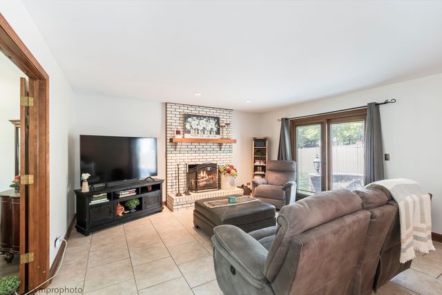3780 Anjou Lane, Hoffman Estates, IL 60192