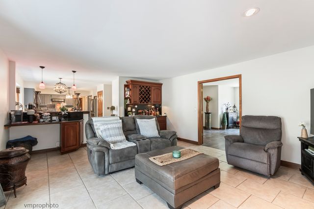 3780 Anjou Lane, Hoffman Estates, IL 60192