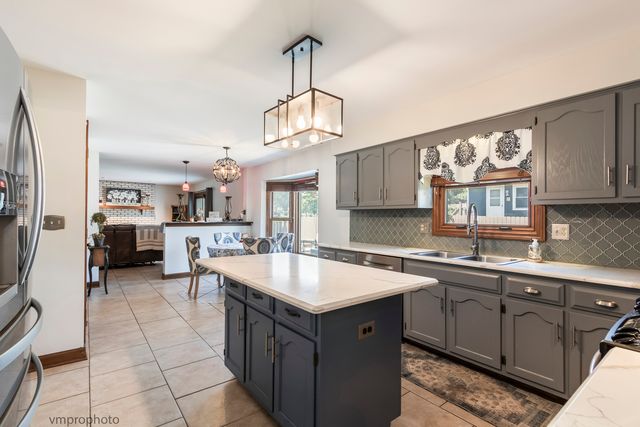 3780 Anjou Lane, Hoffman Estates, IL 60192