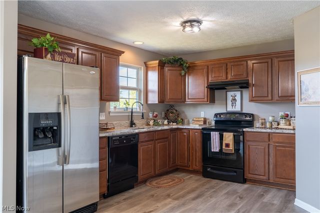 38210 Kingston Drive, North Ridgeville, OH 44039