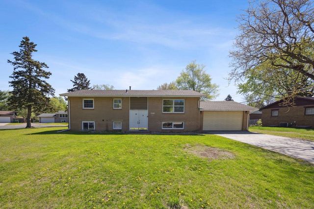 8040 Xenia Avenue N, Brooklyn Park, MN 55443