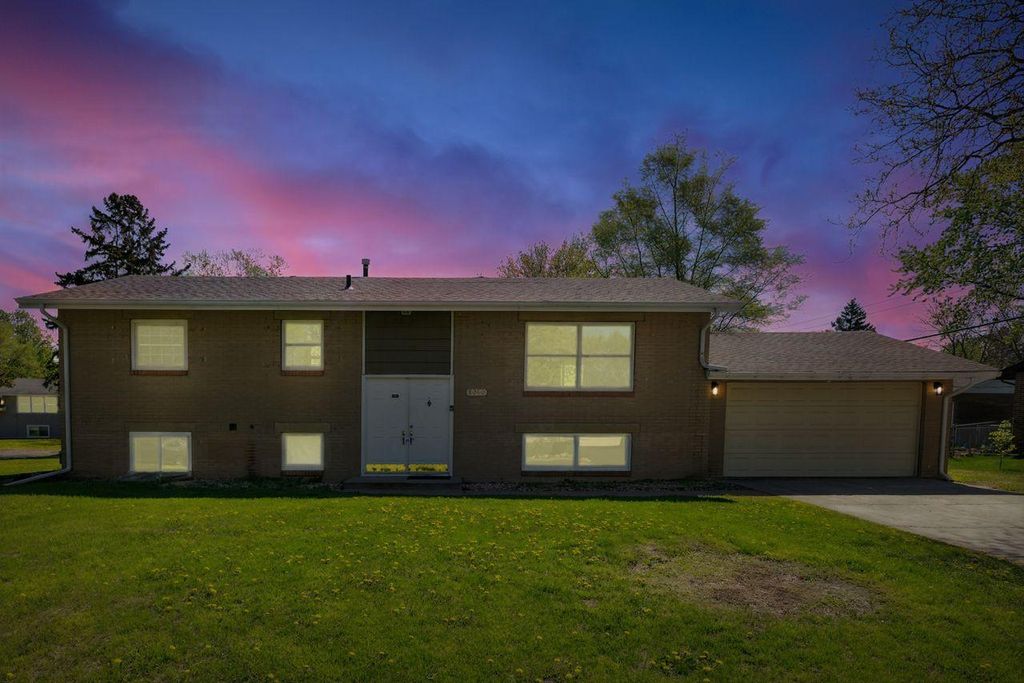 8040 Xenia Avenue N, Brooklyn Park, MN 55443