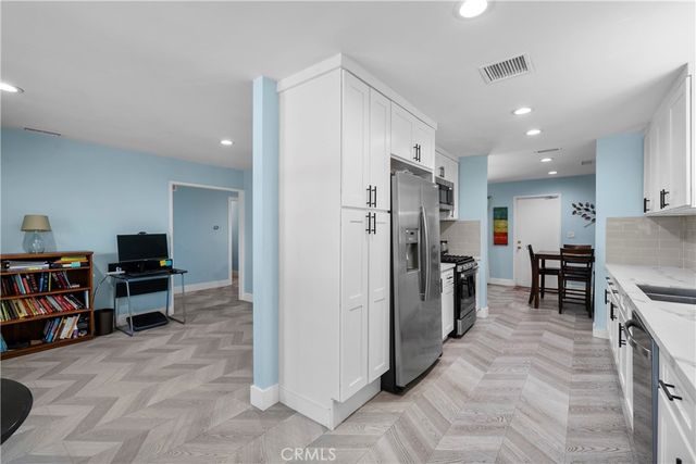 20110 Kinzie, Chatsworth, CA 91311