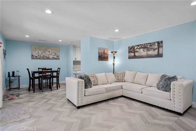 20110 Kinzie, Chatsworth, CA 91311
