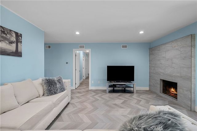 20110 Kinzie, Chatsworth, CA 91311