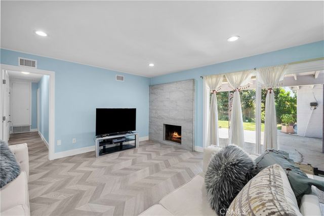 20110 Kinzie, Chatsworth, CA 91311