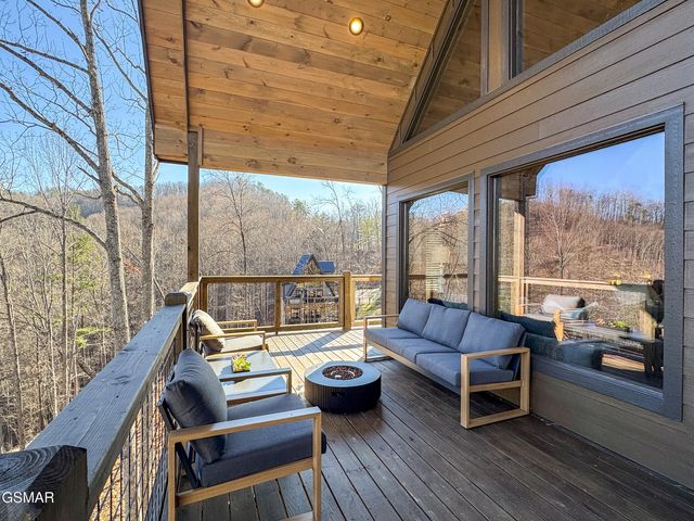 2317 Grey Fox Run, Sevierville, TN 37862