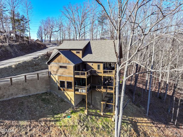 2317 Grey Fox Run, Sevierville, TN 37862