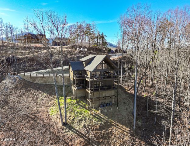 2317 Grey Fox Run, Sevierville, TN 37862