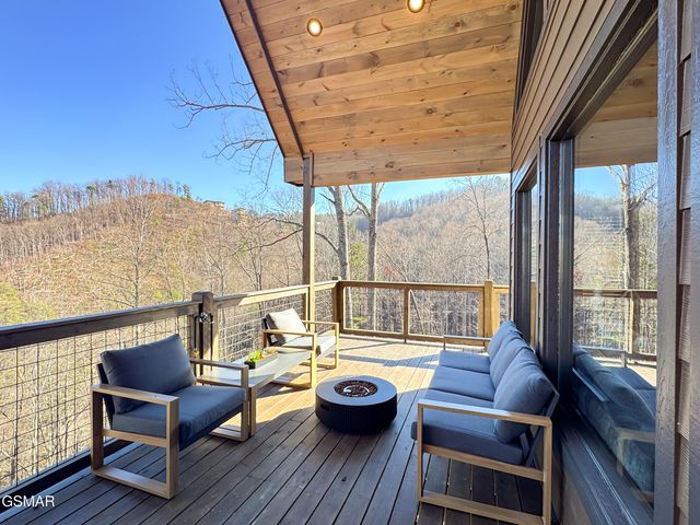 2317 Grey Fox Run, Sevierville, TN 37862