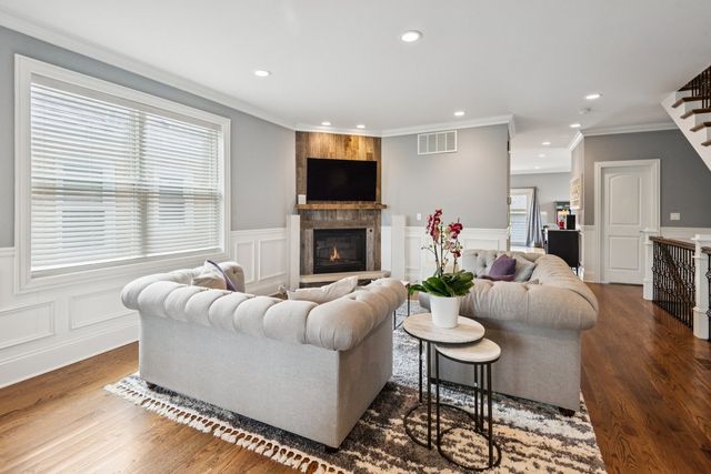 5450 N Natoma Avenue, Chicago, IL 60656