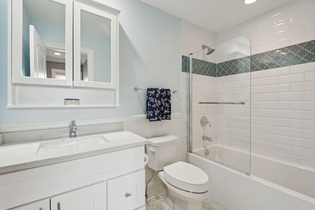 5450 N Natoma Avenue, Chicago, IL 60656