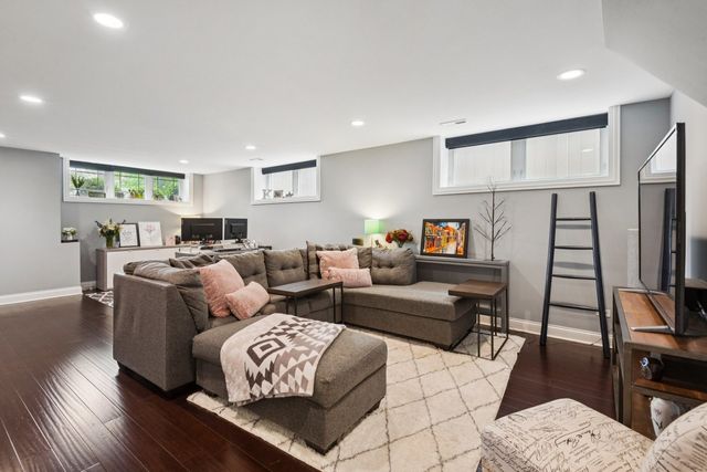 5450 N Natoma Avenue, Chicago, IL 60656