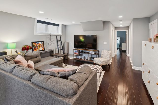 5450 N Natoma Avenue, Chicago, IL 60656