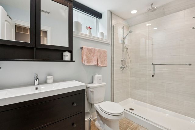 5450 N Natoma Avenue, Chicago, IL 60656