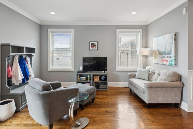 5450 N Natoma Avenue, Chicago, IL 60656