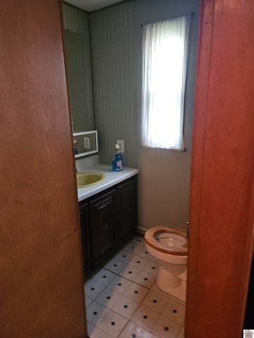 215 Fisher Rd, Paducah, KY 42001