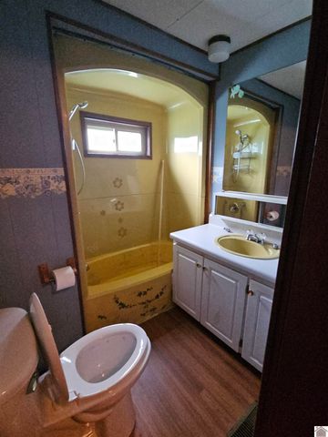 215 Fisher Rd, Paducah, KY 42001