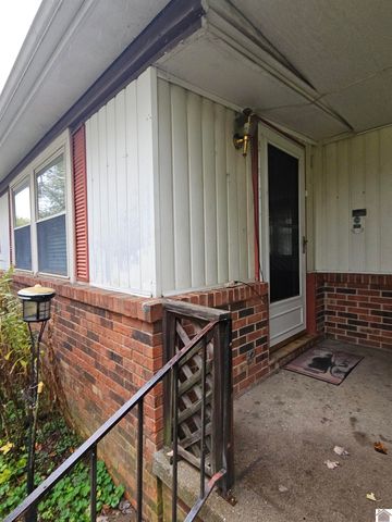 215 Fisher Rd, Paducah, KY 42001