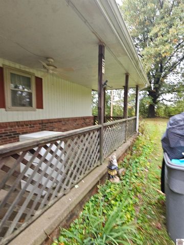 215 Fisher Rd, Paducah, KY 42001