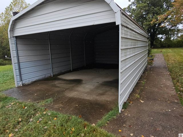 215 Fisher Rd, Paducah, KY 42001