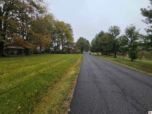 215 Fisher Rd, Paducah, KY 42001