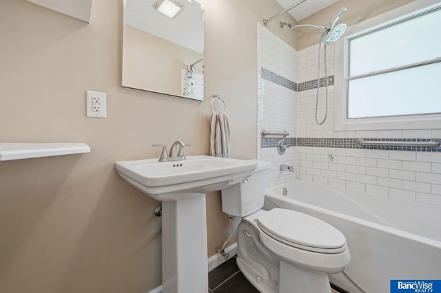 3976 Dunn Avenue, Lincoln, NE 68502