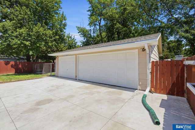 3976 Dunn Avenue, Lincoln, NE 68502