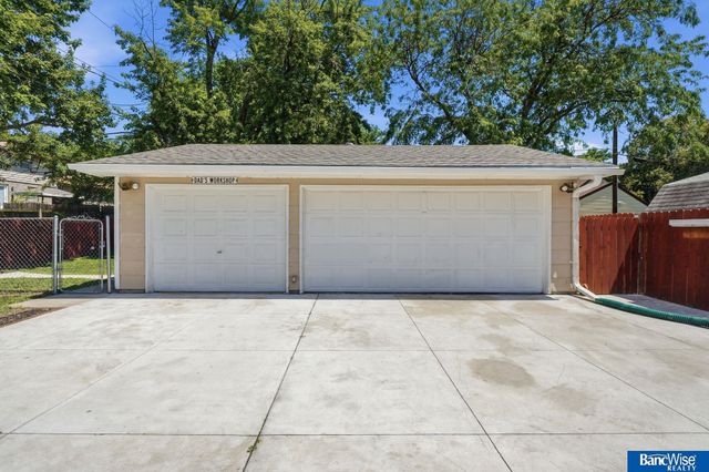 3976 Dunn Avenue, Lincoln, NE 68502