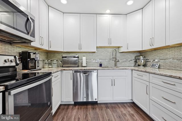 60 LOWER ORCHARD DR, Levittown, PA 19056