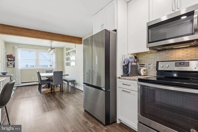 60 LOWER ORCHARD DR, Levittown, PA 19056