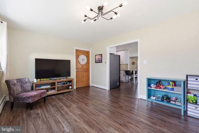 60 LOWER ORCHARD DR, Levittown, PA 19056
