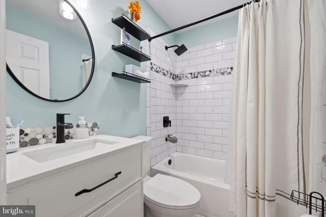 60 LOWER ORCHARD DR, Levittown, PA 19056