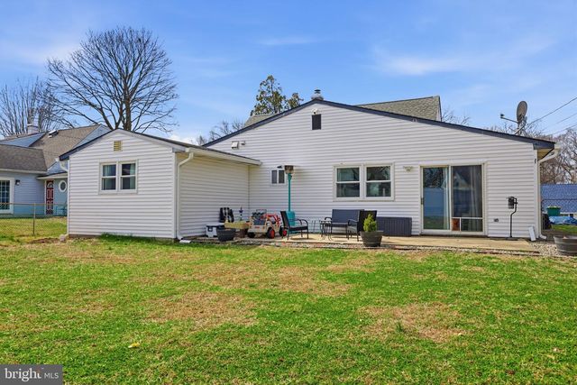 60 LOWER ORCHARD DR, Levittown, PA 19056